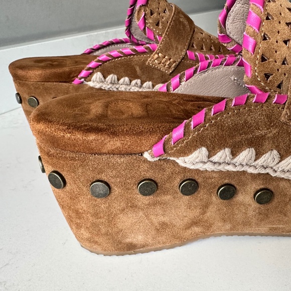 Mou | Leather Overstitching Suede Clogs - Cognac & Pink - 60mm Wedge - Picture 12 of 15
